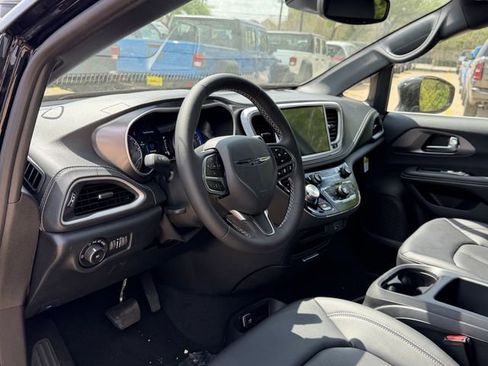New 2026 Chrysler Pacifica Select FWD image 15
