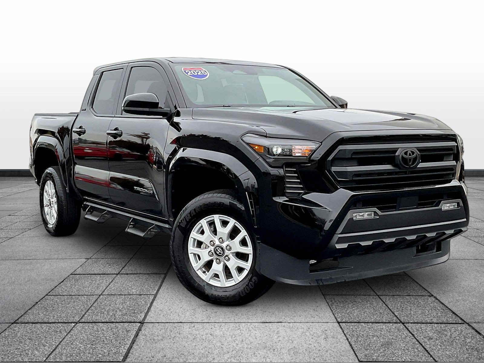 Used 2025 Toyota Tacoma SR5 AWD/4WD image 1