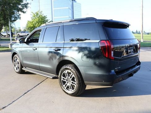Used 2025 Ford Expedition Active AWD/4WD image 5