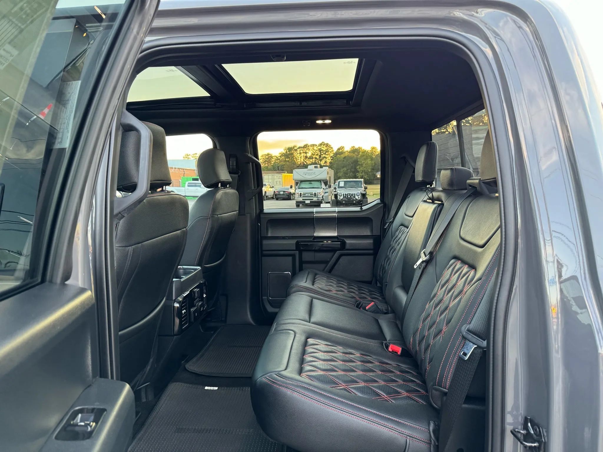 Used 2020 Ford F150 Lariat w/ Equipment Group 502A Luxury AWD/4WD image 35