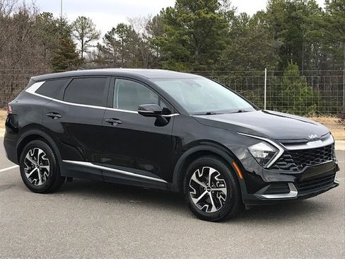 Used 2023 Kia Sportage EX image 2