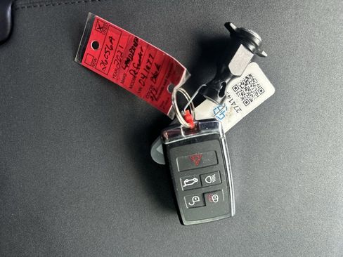Used 2021 Land Rover Defender 110 X-Dynamic SE AWD/4WD image 30