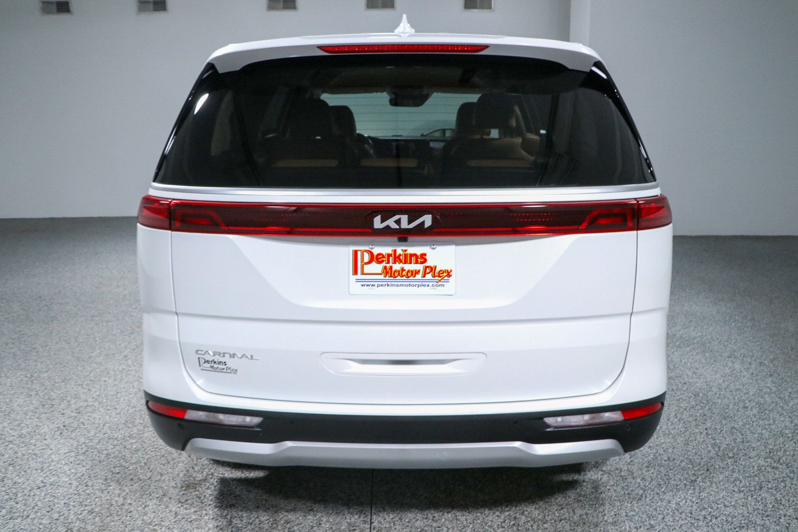 Used 2024 Kia Carnival LX FWD image 8