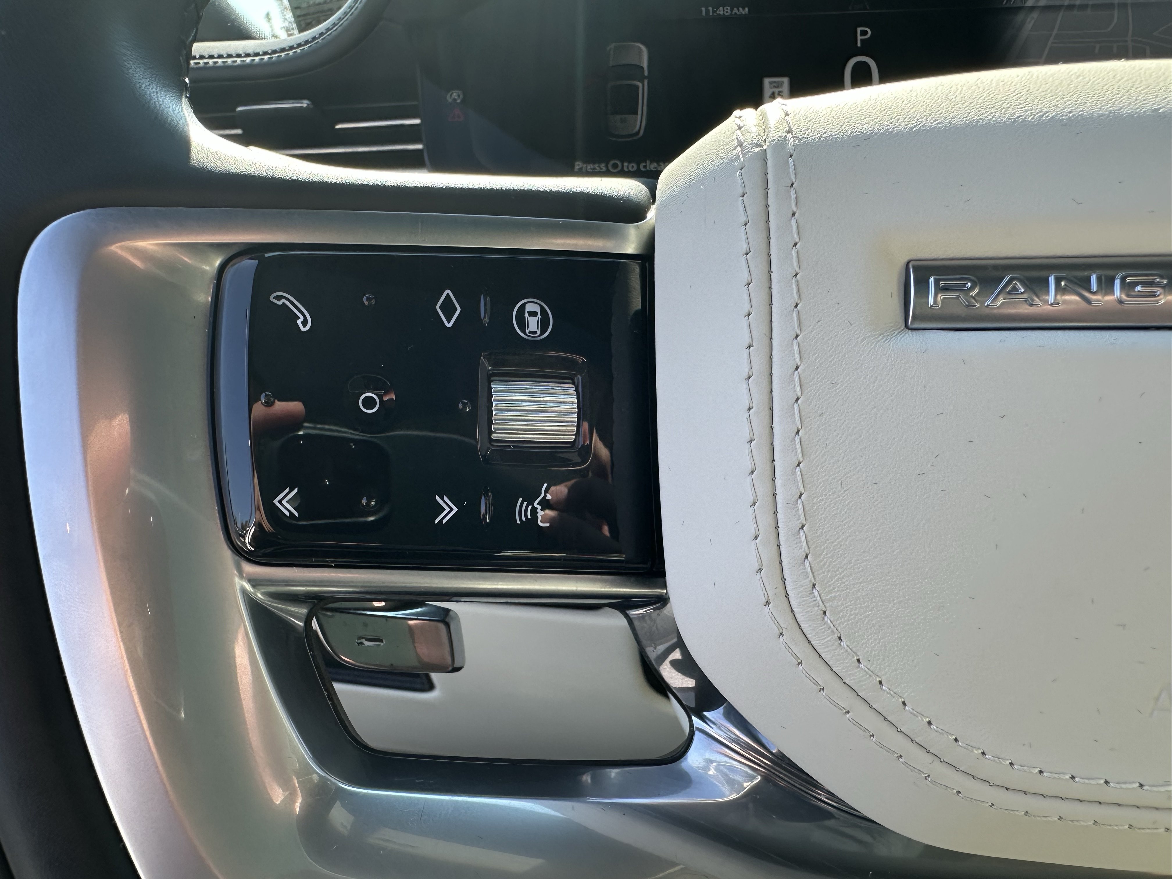 Certified 2025 Land Rover Range Rover SE AWD/4WD image 18