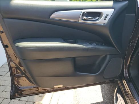 Used 2019 Nissan Pathfinder SL AWD/4WD image 30