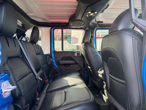 Used 2022 Jeep Wrangler Unlimited Sahara w/ Cold Weather Group image 19