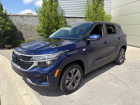 Used 2025 Kia Seltos LX AWD/4WD image 1