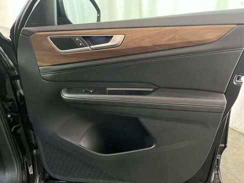 Certified 2025 Volkswagen Atlas SE w/ Panoramic Sunroof Package image 11