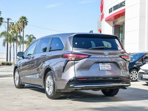 Used 2021 Toyota Sienna Platinum image 9