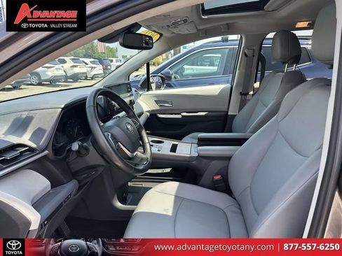 Used 2021 Toyota Sienna XLE AWD/4WD image 18