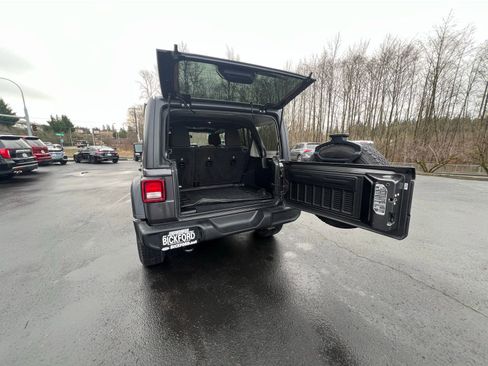 Used 2018 Jeep Wrangler Unlimited Sport S image 7