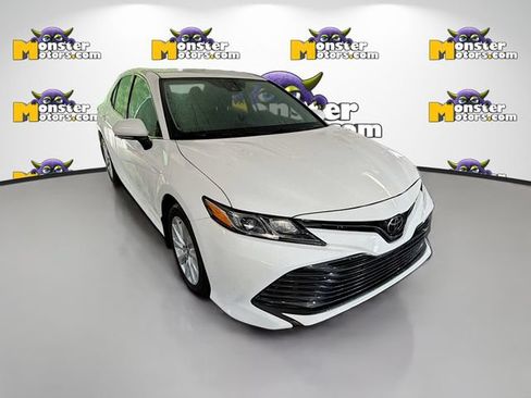 Used 2020 Toyota Camry LE FWD image 3