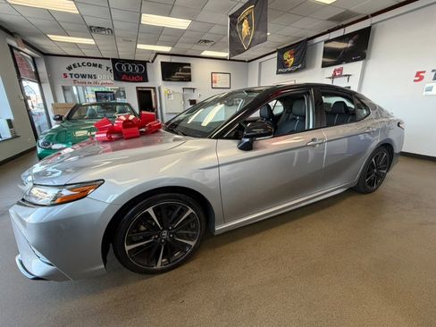 Used 2019 Toyota Camry XSE w/ Navigation Package image 11