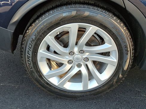 Used 2018 Land Rover Discovery HSE image 30