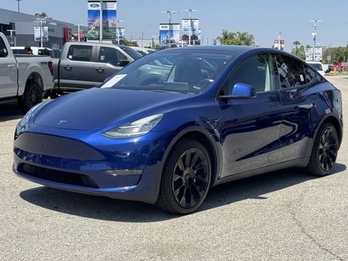 Used 2023 Tesla Model Y Long Range AWD/4WD image 3
