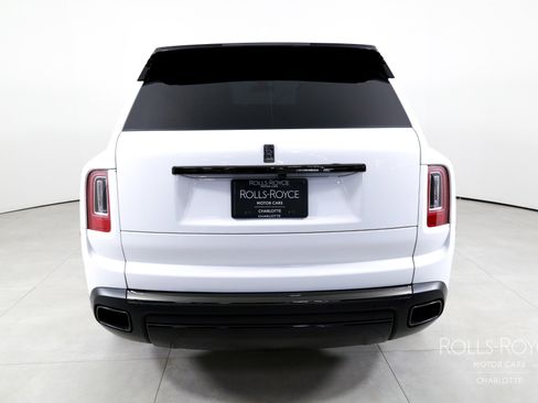Used 2021 Rolls-Royce Cullinan Black Badge image 9