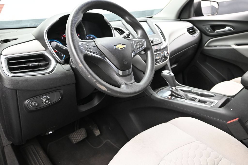 Used 2018 Chevrolet Equinox LS FWD image 19