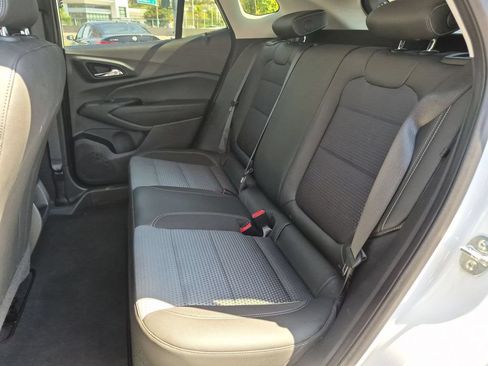 Used 2025 Chevrolet Trax LT w/ LT Convenience Package FWD image 28