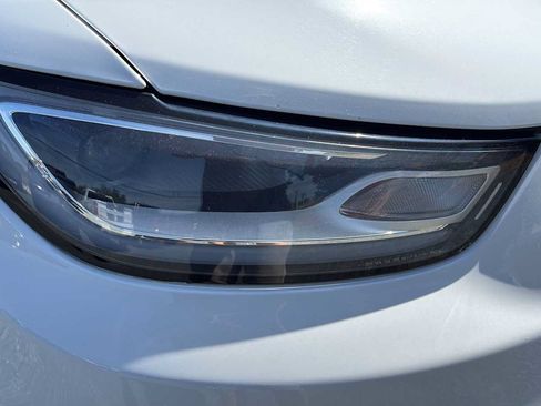 Used 2023 Chrysler Pacifica Touring-L FWD image 9