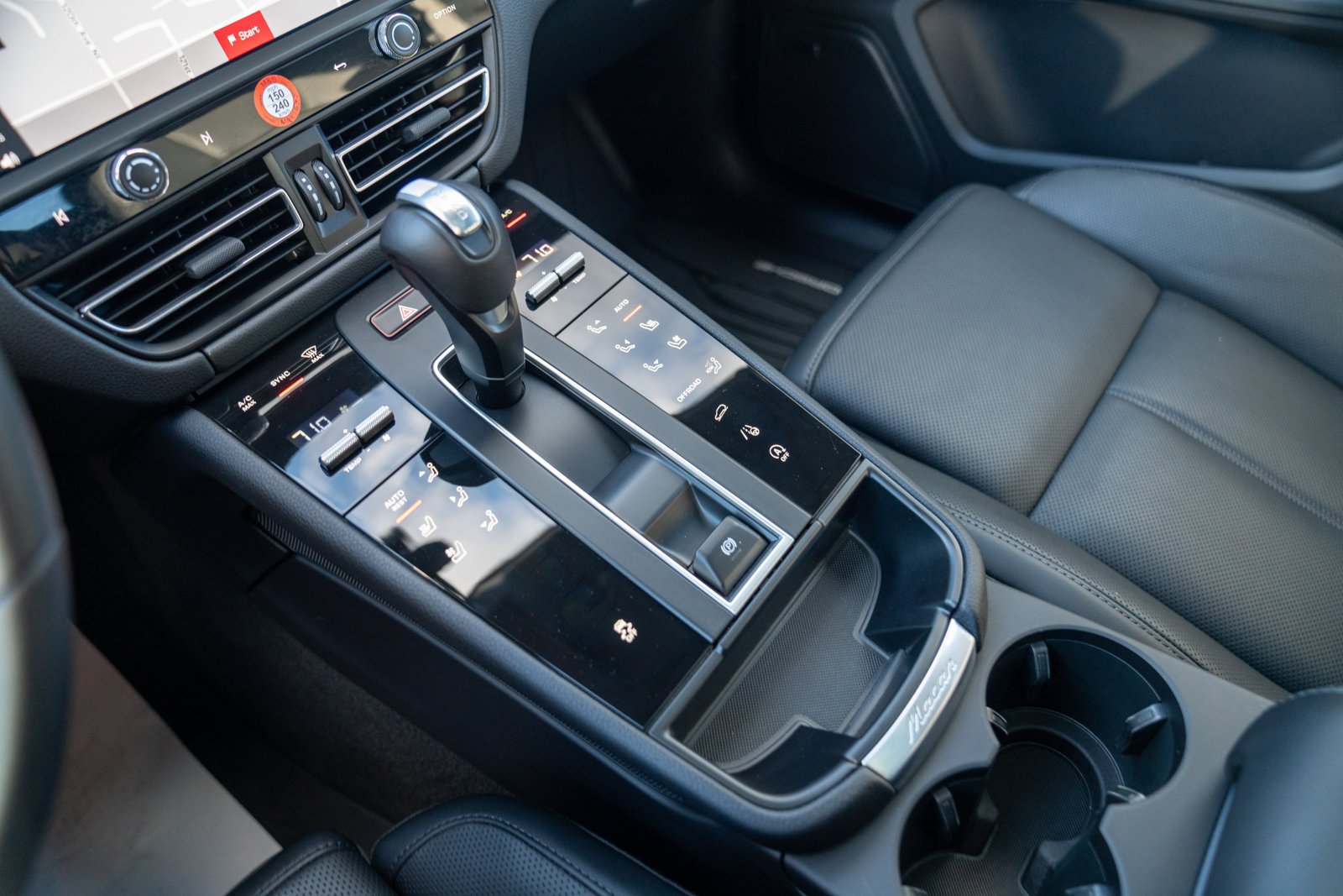 Certified 2026 Porsche Macan AWD/4WD image 21