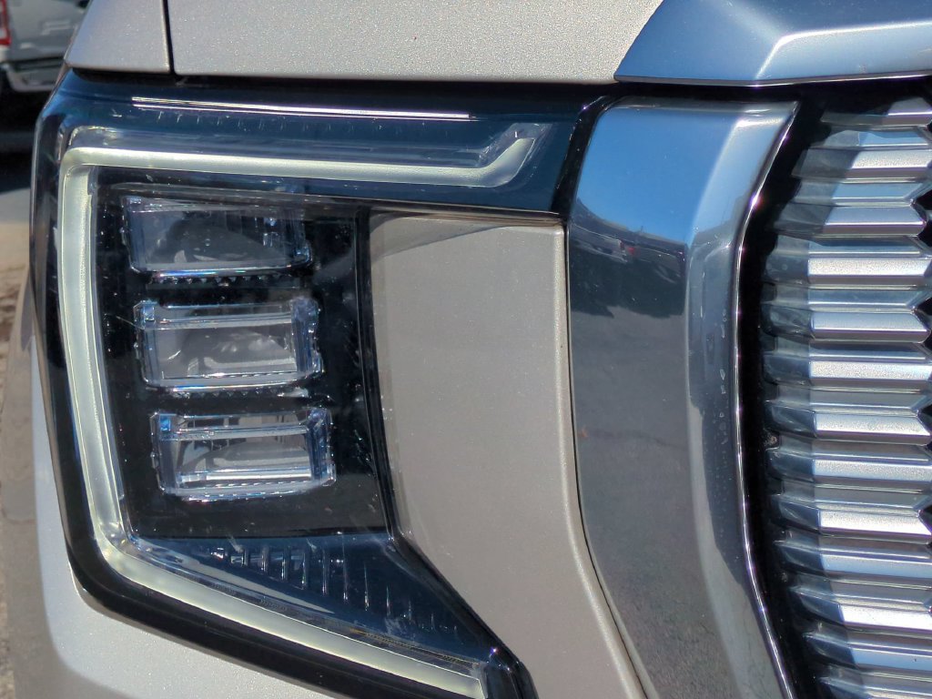 Used 2023 GMC Yukon Denali AWD/4WD image 11