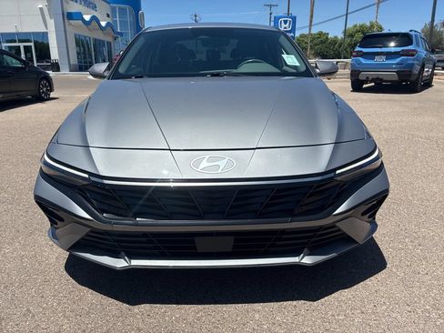Used 2025 Hyundai Elantra SEL FWD image 8