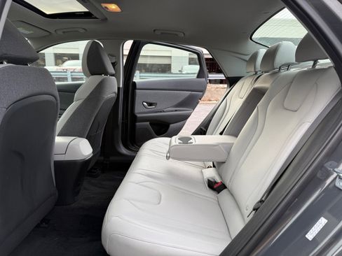 Used 2023 Hyundai Elantra Limited image 14