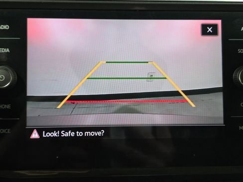 Used 2022 Volkswagen Tiguan SE R-Line image 9