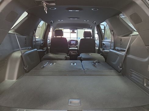 Used 2023 Chevrolet Traverse LT image 39