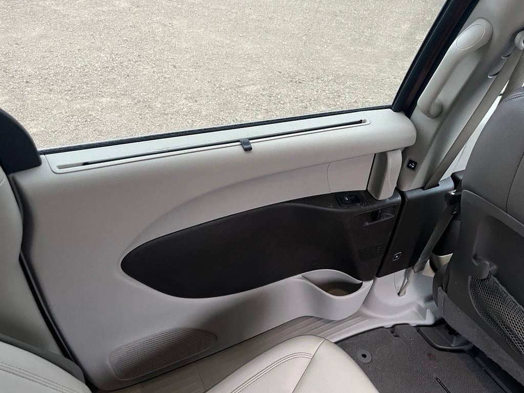 Used 2019 Chrysler Pacifica Touring-L FWD image 35