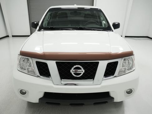 Used 2013 Nissan Frontier SV w/ SV Value Truck Pkg RWD image 2