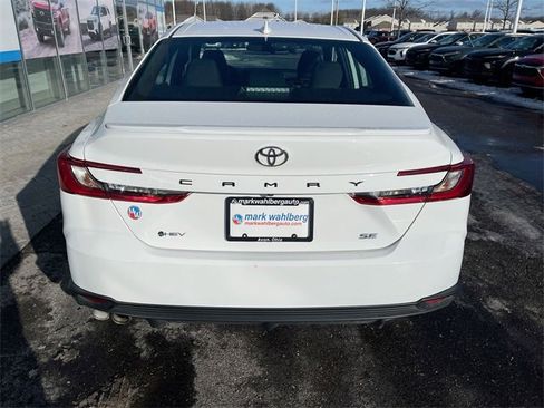 Used 2025 Toyota Camry SE image 30