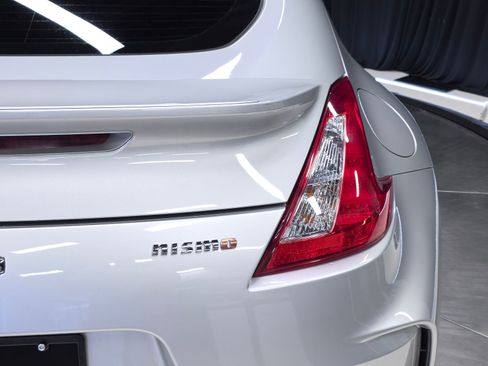 Used 2017 Nissan 370Z NISMO RWD image 5