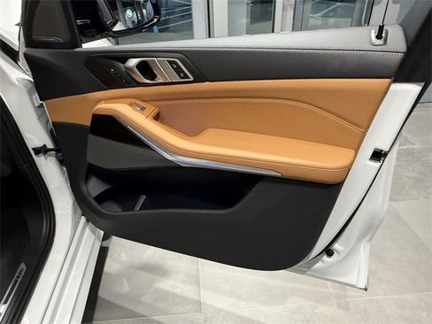 Certified 2024 BMW X7 xDrive40i w/ M Sport Package image 29