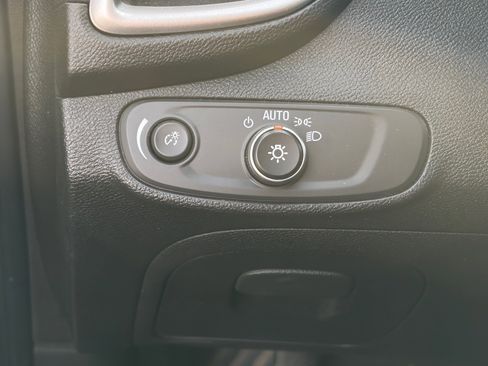 Used 2018 Chevrolet Trax LT FWD image 10