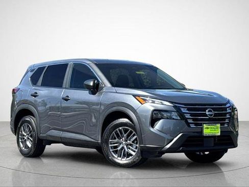 Used 2025 Nissan Rogue S AWD/4WD image 2