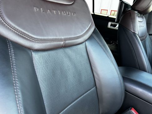Used 2023 Ford Explorer Platinum w/ Premium Technology Package AWD/4WD image 13