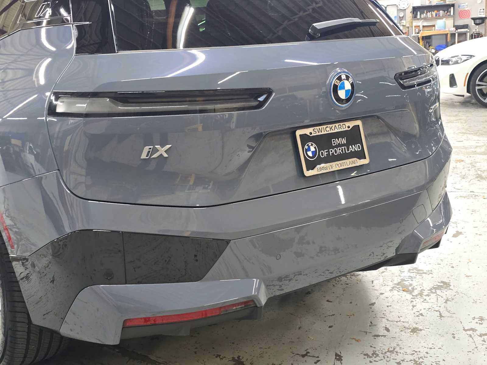 Used 2024 BMW iX xDrive50 w/ Sport Package AWD/4WD image 13
