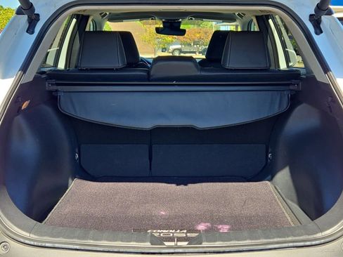 Used 2022 Toyota Corolla Cross XLE w/ Convenience Package image 10