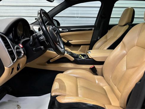 Used 2017 Porsche Cayenne Platinum Edition AWD/4WD image 10