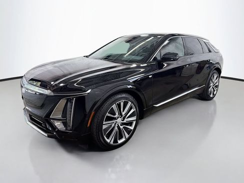 Used 2025 Cadillac Lyriq Luxury w/ LPO, Floor Liner Package AWD/4WD image 5