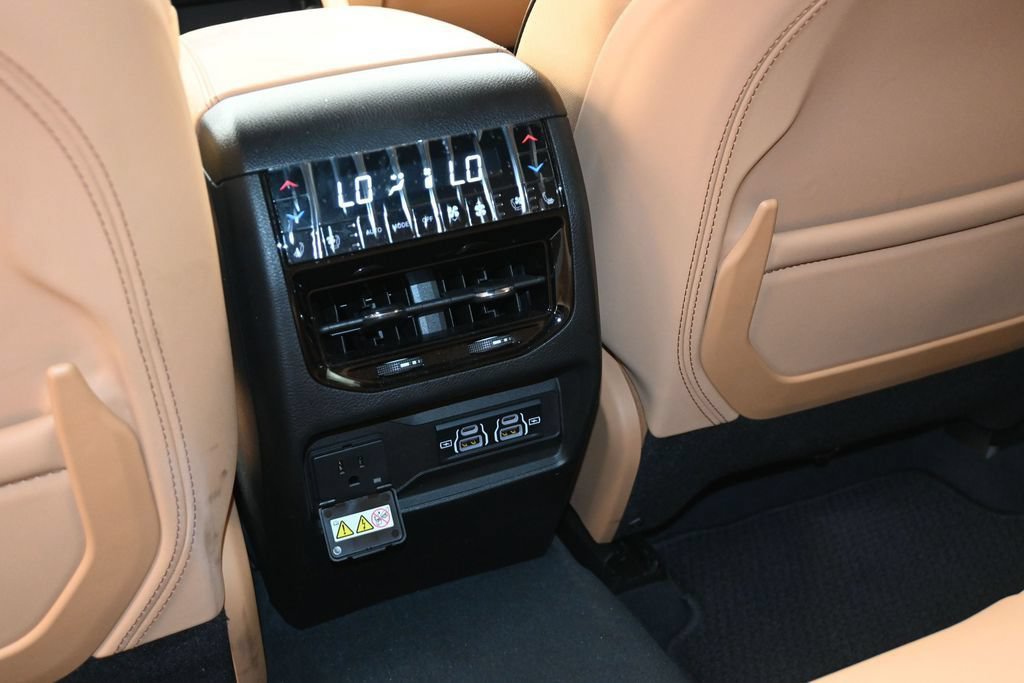 Used 2023 Jeep Grand Cherokee Summit AWD/4WD image 18