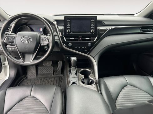 Used 2021 Toyota Camry SE w/ Cold Weather Package image 10