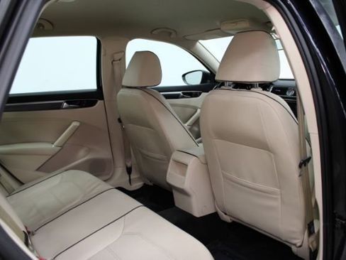 Used 2017 Volkswagen Passat 1.8T R-Line image 22