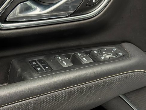 Used 2023 Chevrolet Suburban Premier image 27