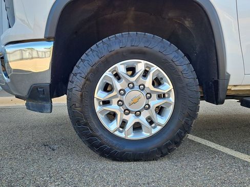 Used 2024 Chevrolet Silverado 2500 LT AWD/4WD image 24