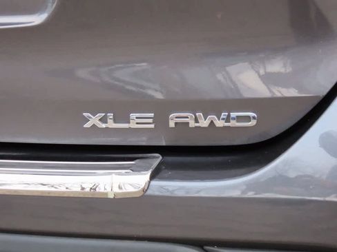 Used 2020 Toyota Highlander XLE image 8