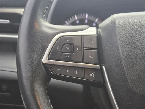 Used 2023 Toyota Highlander XLE image 10