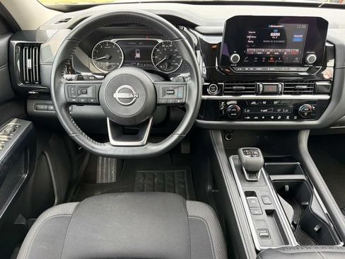 Used 2024 Nissan Pathfinder SV FWD image 23