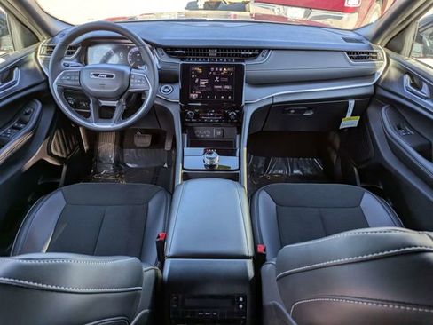New 2025 Jeep Grand Cherokee L Altitude image 17